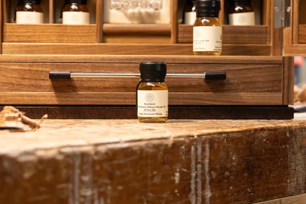 Master of Malt Distillers One of One Whisky Cabinet
